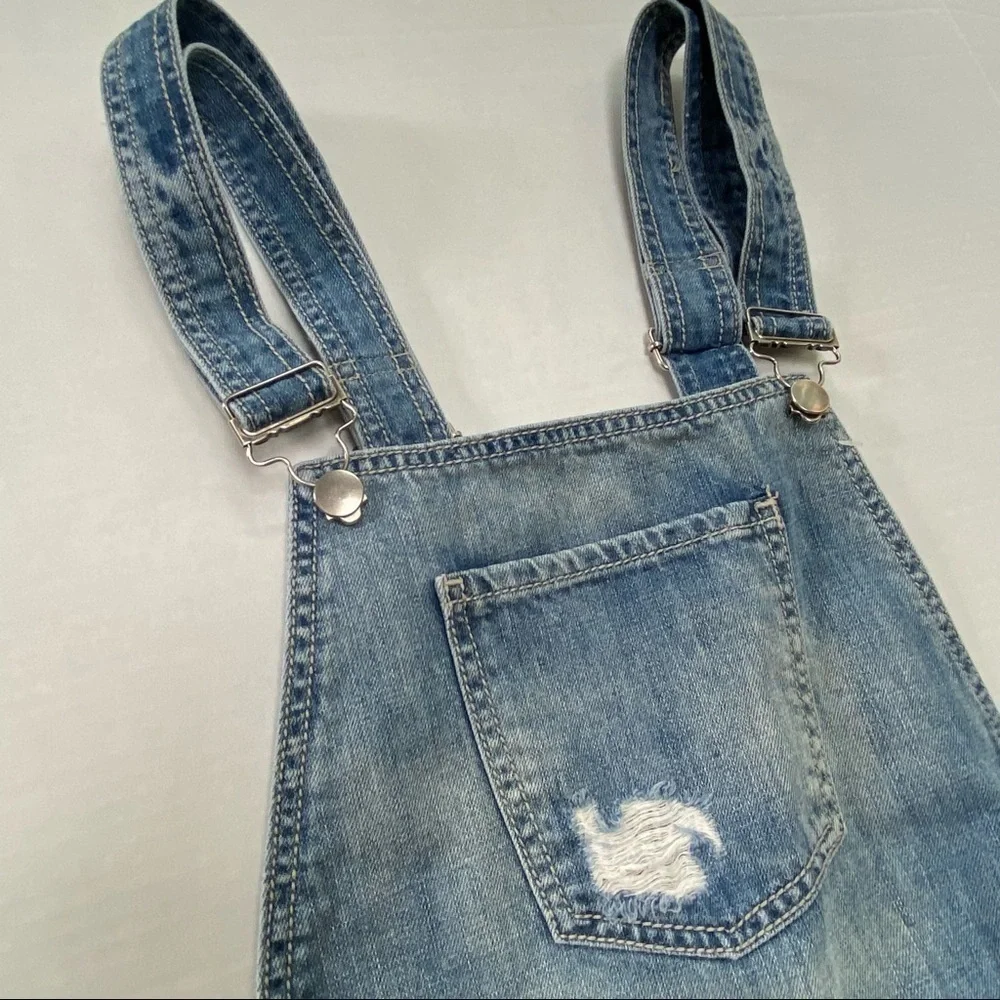 21 Denim jean overall festival shorts with open back, Medium